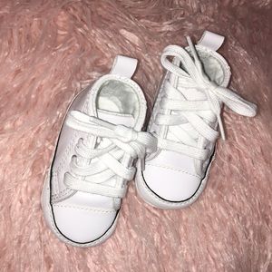 White infant chuck Taylor’s! Size 1